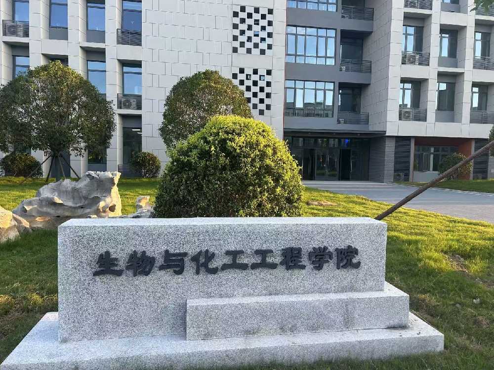 正蓝旗扬州职业大学体育场高杆灯项目